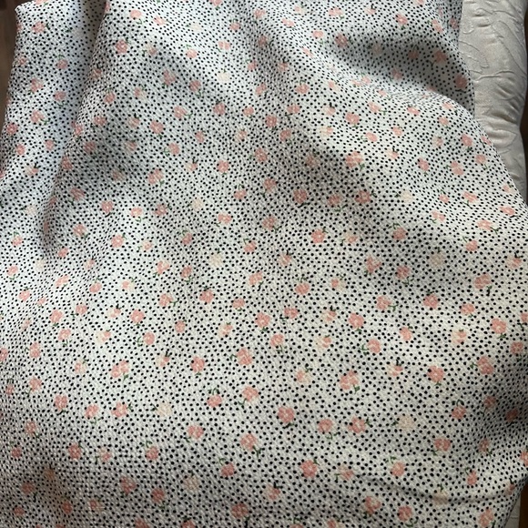 ✨Floral Patterned Blouse✨ - Picture 2 of 2